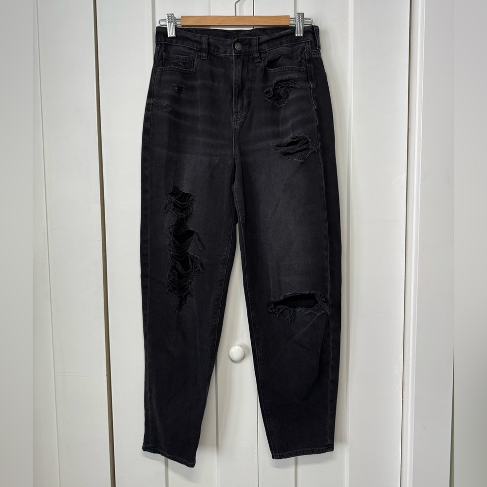 American Eagle Black Ripped Mom Jean, Size 4
